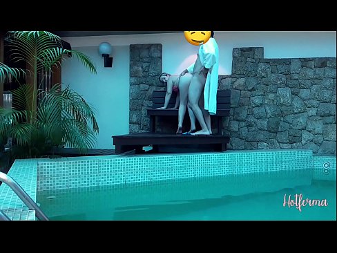 ❤️ Patron hizmetçiyi havuza davet eder ama bir sıcağa dayanamaz ❤️❌ Sert porno bizde ﹏