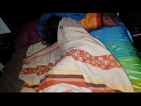 ❤️ Üvey oğul, genç üvey annesini uyurken azarlıyor. ❤️❌ Sert porno bizde ﹏